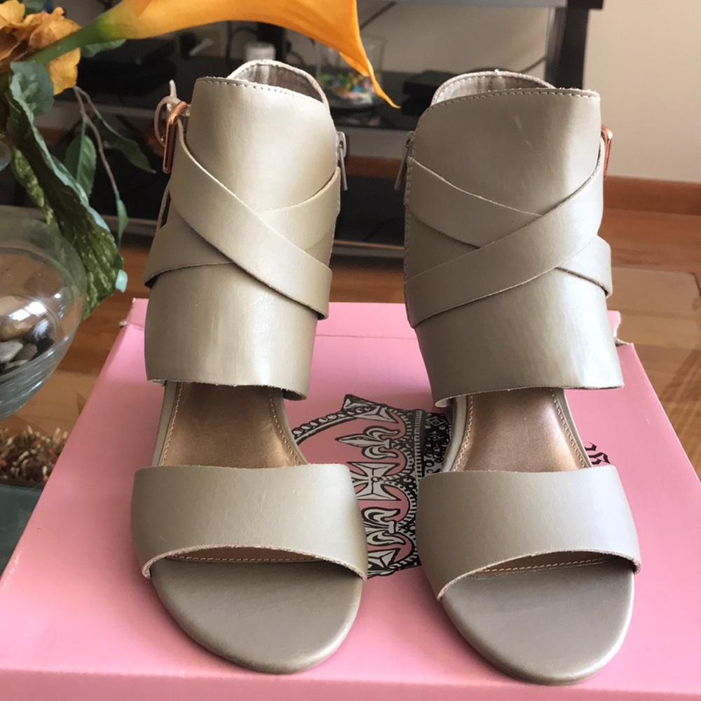 Shoes - Picture 2 of 5